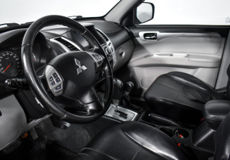 Подержанный автомобиль Mitsubishi Pajero Sport 2014 года (9 фото)