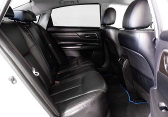 Подержанный автомобиль Nissan Teana 2015 года (13 фото)