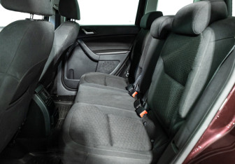 Подержанный автомобиль Skoda Yeti 2014 года (10 фото)