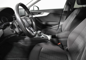 Подержанный автомобиль Audi A4 Sedan 2016 года (10 фото)