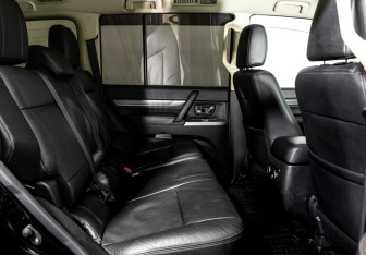 Подержанный автомобиль Mitsubishi Pajero 2015 года (20 фото)