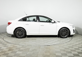 Подержанный автомобиль Chevrolet Cruze Sedan 2013 года (4 фото)