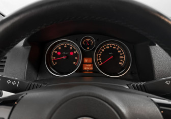 Подержанный автомобиль Opel Astra Hatchback 2008 года (17 фото)