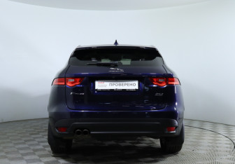 Подержанный автомобиль Jaguar F-Pace 2016 года (6 фото)