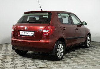 Подержанный автомобиль Skoda Fabia Hatchback 2008 года (5 фото)