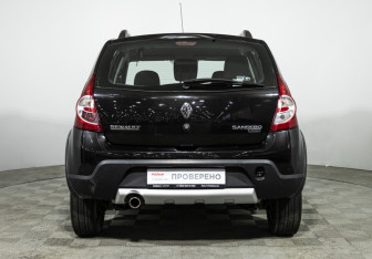 Подержанный автомобиль Renault Sandero 2014 года (6 фото)