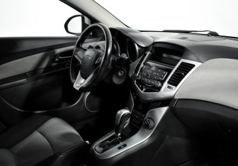 Подержанный автомобиль Chevrolet Cruze Sedan 2012 года (13 фото)