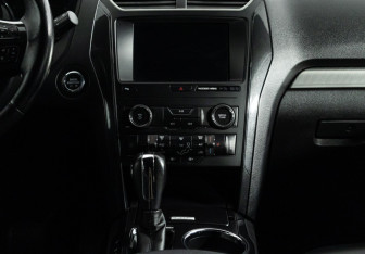 Подержанный автомобиль Ford Explorer 2019 года (14 фото)