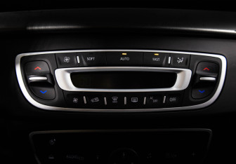 Подержанный автомобиль Renault Megane Hatchback 2011 года (15 фото)