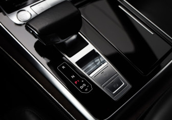 Подержанный автомобиль Audi Q8 2019 года (19 фото)