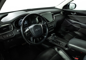 Подержанный автомобиль Kia Sorento 2018 года (11 фото)