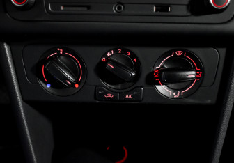 Подержанный автомобиль Volkswagen Polo Sedan 2016 года (16 фото)