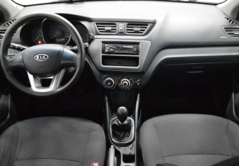 Подержанный автомобиль Kia Rio Hatchback 2012 года (14 фото)