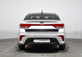 Подержанный автомобиль Kia Rio Sedan 2017 года (6 фото)