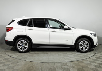 Подержанный автомобиль BMW X1 2016 года (4 фото)