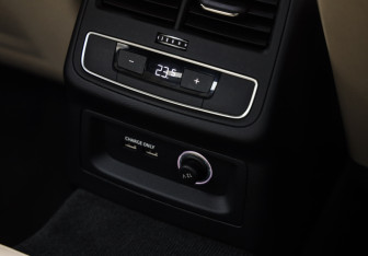 Подержанный автомобиль Audi A4 Sedan 2019 года (25 фото)