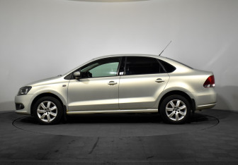 Подержанный автомобиль Volkswagen Polo Sedan 2012 года (8 фото)
