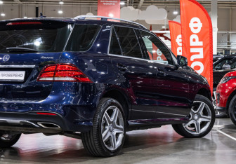 Подержанный автомобиль Mercedes-Benz GLE 2016 года (9 фото)
