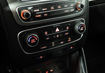 Подержанный автомобиль Kia Sorento 2014 года (17 фото)