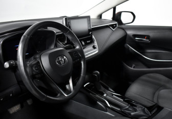 Подержанный автомобиль Toyota Corolla Sedan 2019 года (9 фото)