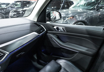 Подержанный автомобиль BMW X5 2019 года (28 фото)