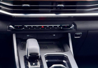 Подержанный автомобиль Geely Okavango 2024 года (20 фото)