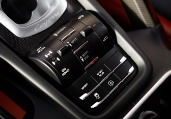 Подержанный автомобиль Porsche Cayenne 2014 года (21 фото)