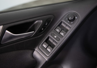 Подержанный автомобиль Volkswagen Golf Hatchback 2012 года (16 фото)