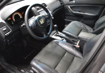 Подержанный автомобиль Honda Accord Sedan 2006 года (10 фото)