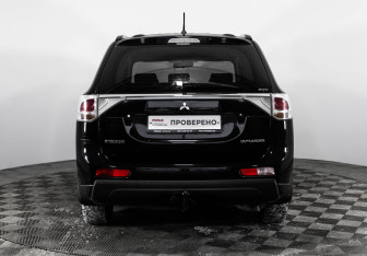 Подержанный автомобиль Mitsubishi Outlander 2012 года (6 фото)