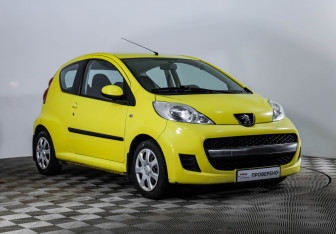 Подержанный автомобиль Peugeot 107 2010 года (3 фото)