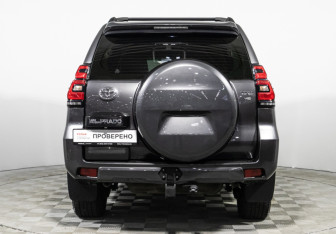Подержанный автомобиль Toyota Land Cruiser Prado 2022 года (6 фото)