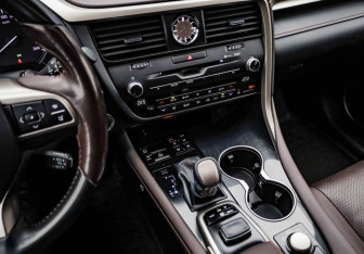 Подержанный автомобиль Lexus RX 2017 года (23 фото)