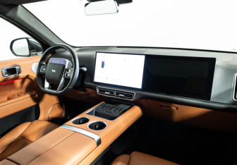 Подержанный автомобиль LiXiang L7 2024 года (9 фото)