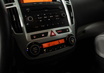 Подержанный автомобиль Kia Ceed Wagon 2008 года (15 фото)