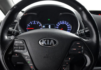 Подержанный автомобиль Kia Cerato Sedan 2019 года (17 фото)