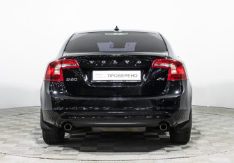 Подержанный автомобиль Volvo S60 2014 года (6 фото)