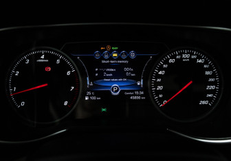 Подержанный автомобиль Hongqi H5 2022 года (12 фото)