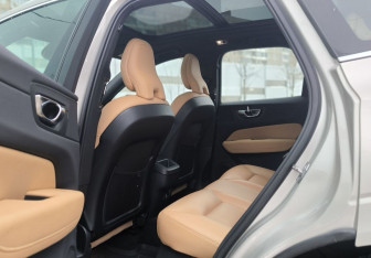 Подержанный автомобиль Volvo XC60 2020 года (17 фото)