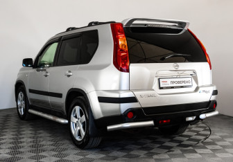 Подержанный автомобиль Nissan X-Trail 2007 года (7 фото)