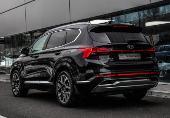 Подержанный автомобиль Hyundai Santa Fe 2022 года (7 фото)