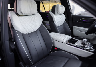 Подержанный автомобиль Hongqi E-HS9 2021 года (29 фото)