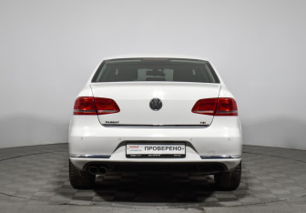 Подержанный автомобиль Volkswagen Passat Sedan 2012 года (6 фото)