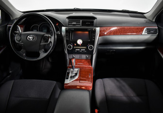 Подержанный автомобиль Toyota Camry Sedan 2012 года (13 фото)