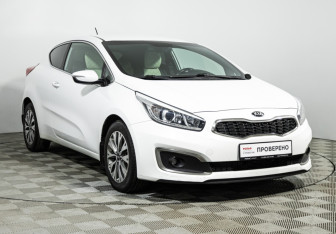 Подержанный автомобиль Kia Ceed Hatchback 2015 года (3 фото)