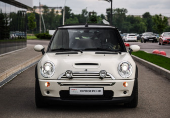 Подержанный автомобиль MINI Cabrio 2006 года (4 фото)