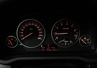 Подержанный автомобиль BMW X3 2013 года (12 фото)