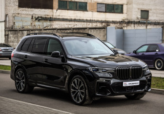 Подержанный автомобиль BMW X7 2020 года (5 фото)