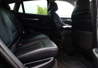 Подержанный автомобиль BMW X6 2016 года (18 фото)