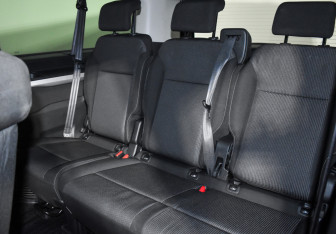 Подержанный автомобиль Peugeot Traveller 2021 года (12 фото)